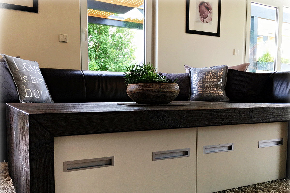 wood-design-referenzen-couchtisch-im-industriedesign-weisse-schubladen-von-vorne.jpg wood-design-referenzen-couchtisch-im-industriedesign-weisse-schubladen-von-vorne.jpg