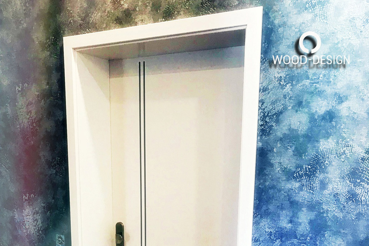 wood-design-referenzen-tueren-highlights-2018-tuere-weiss-mit-grauer-wand.jpg
