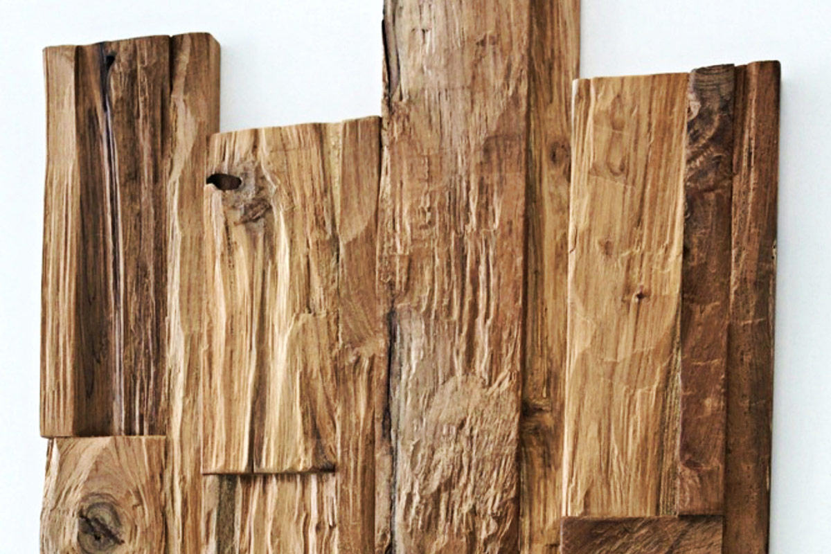 wood-design-referenzen-fahrstuhlbekleidung-aus-teak-spaltholz-close-up-teakholz.jpg