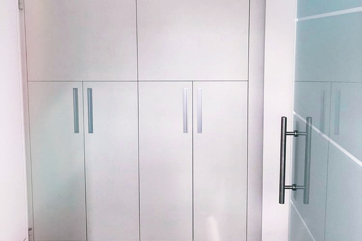 wood-design-referenzen-moebel-nach-mass-schrank-in-weiss